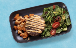 B-Fitness: Angus chipotle chilli + batát + šalát